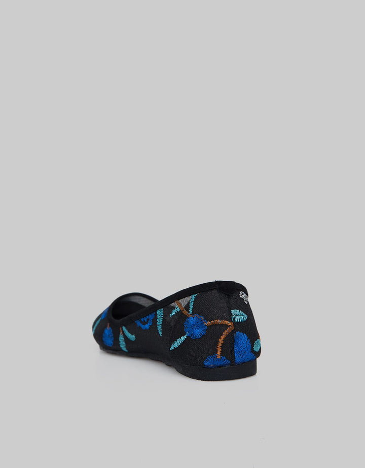 Yongki Komaladi Flat Shoes