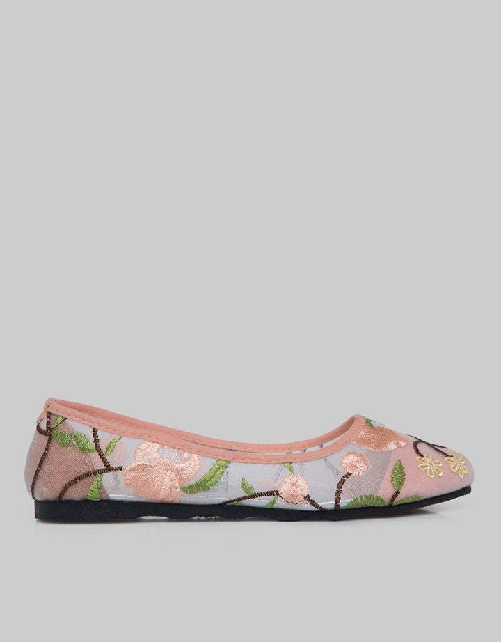Yongki Komaladi Flat Shoes
