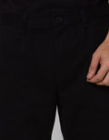 Details Bermuda Twill Celana Pendek Pria
