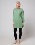 Geela Fayra Long Printed Kaos Wanita