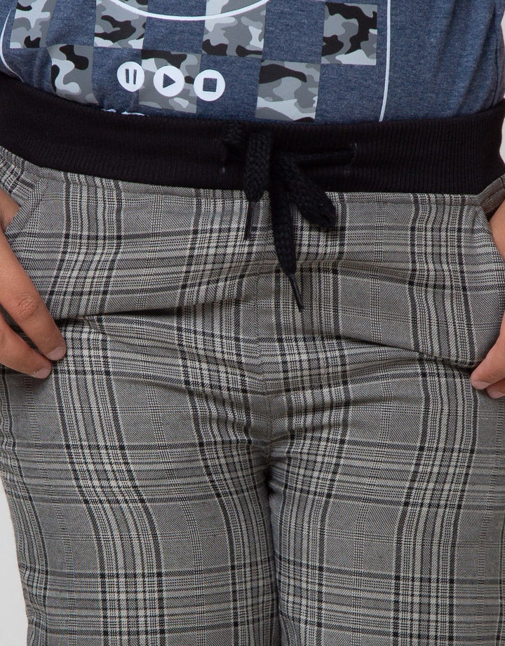 Nevada Short Woven Motif Checks Yarn Dyed