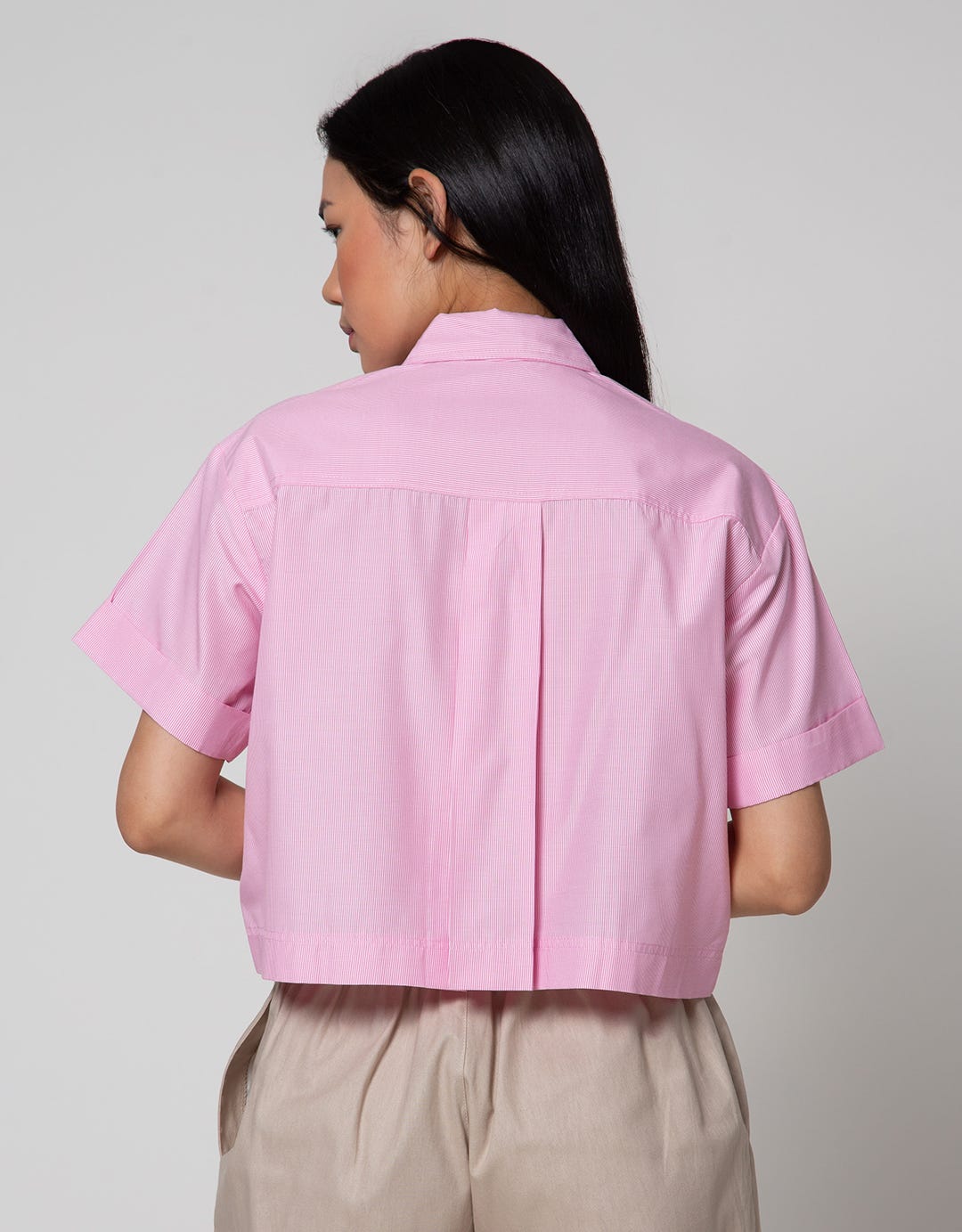 Details Front Pocket Women's Crop Shirt
