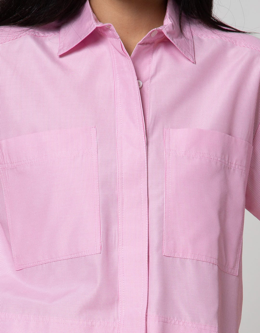 Details Front Pocket Women's Crop Shirt