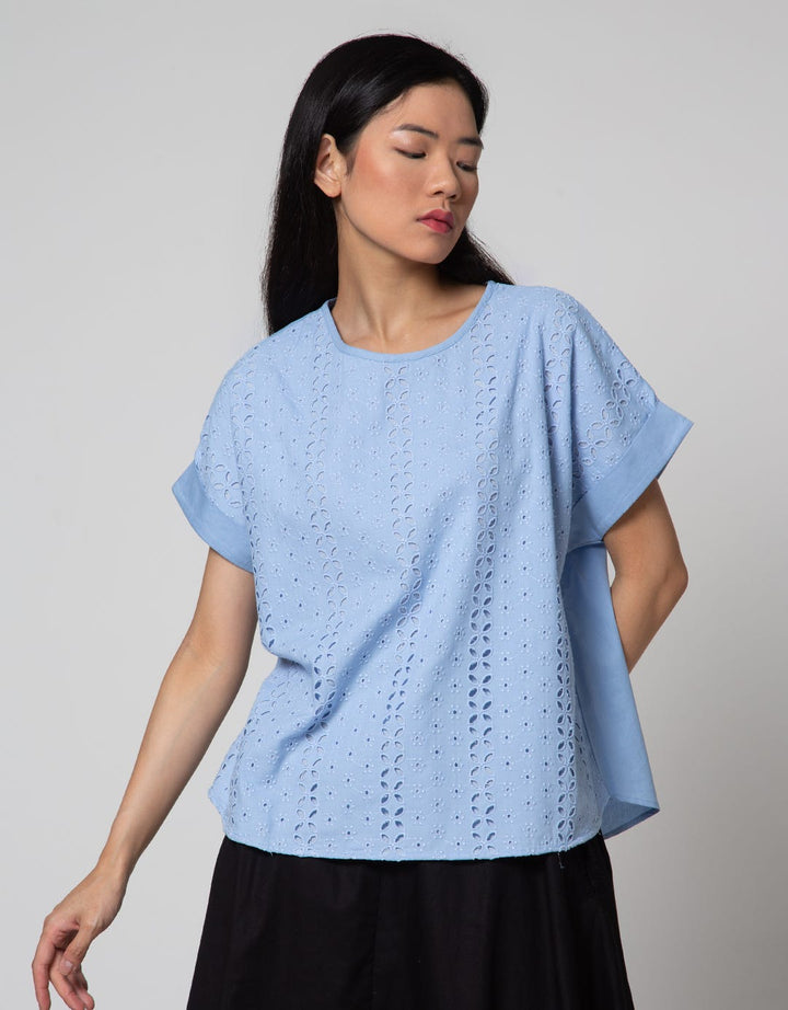 St. Yves Eyelet Rollup Blouse Wanita