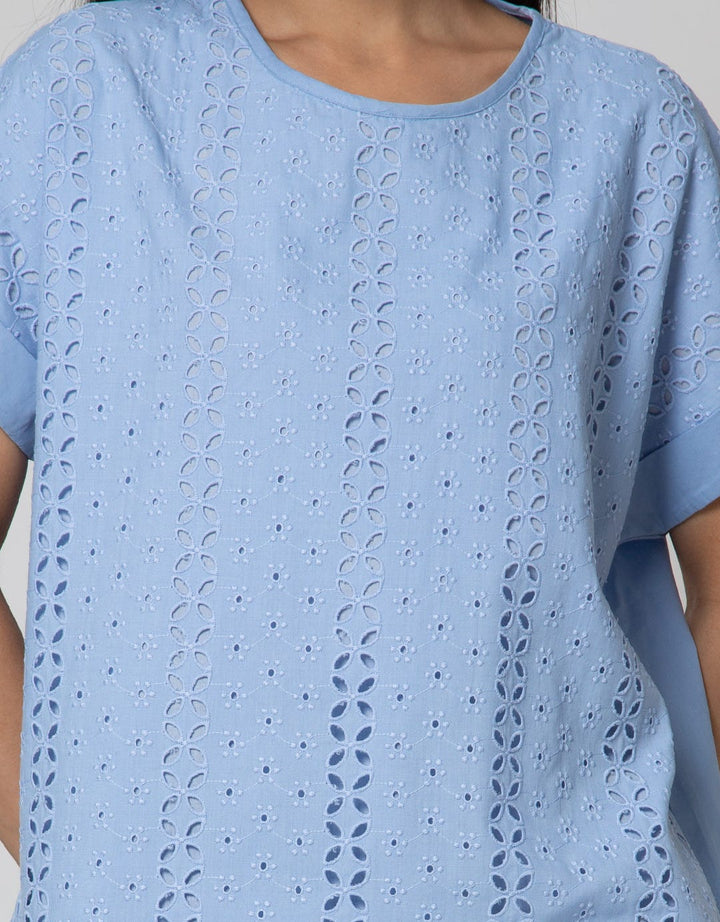 St. Yves Eyelet Rollup Blouse Wanita