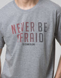 Cole Never Afraid Kaos Kasual Pria