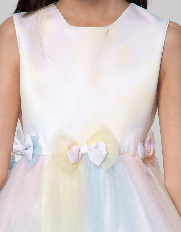 Kidz Too Tye Dye Formal Dress Anak Perempuan
Dress anak perempuan
No sleeve
Detail laces
Soft material
Nyaman digunakan