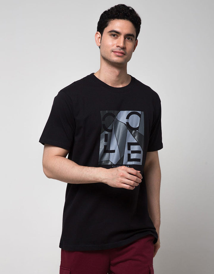 Cole Kaos Lengan Pendek Pria Print Geometri Triangle