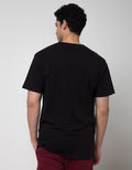 Cole Kaos Lengan Pendek Pria Print Geometri Triangle