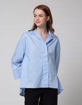 Details Wide Placket Kemeja Wanita