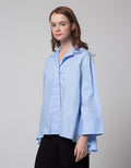 Details Wide Placket Kemeja Wanita