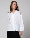 Details Wide Placket Kemeja Wanita