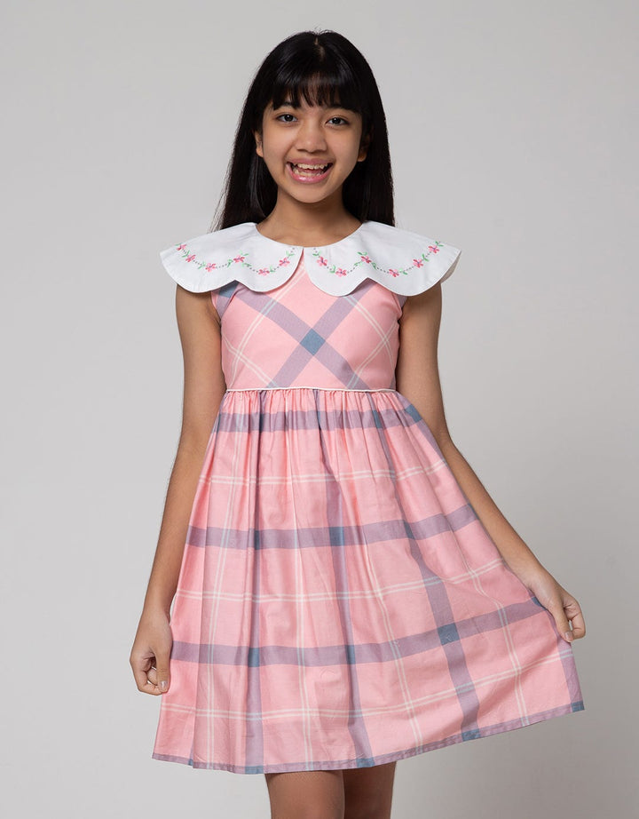 Sweet Miss Sleeveless Midi Dress Kerah Bordir Bahan Kotak