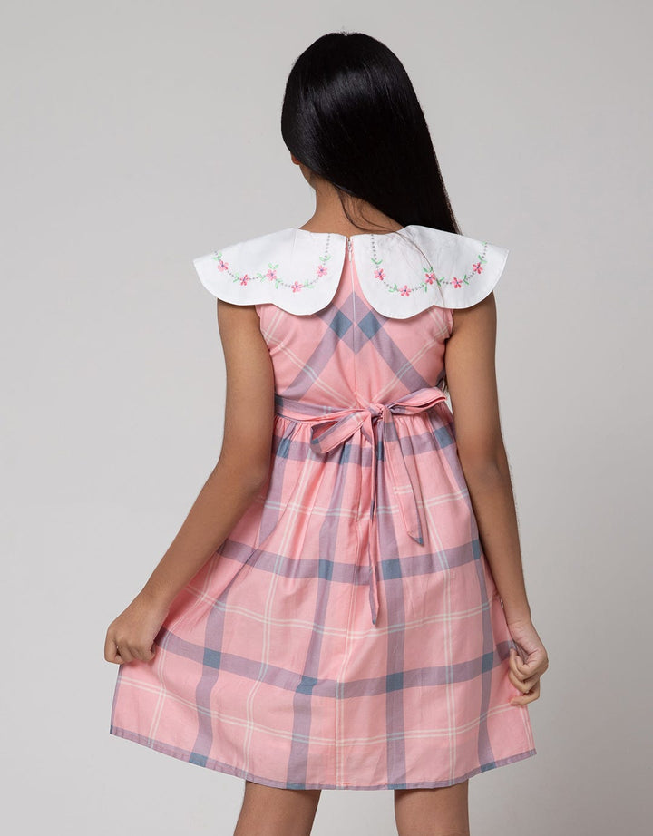 Sweet Miss Sleeveless Midi Dress Kerah Bordir Bahan Kotak