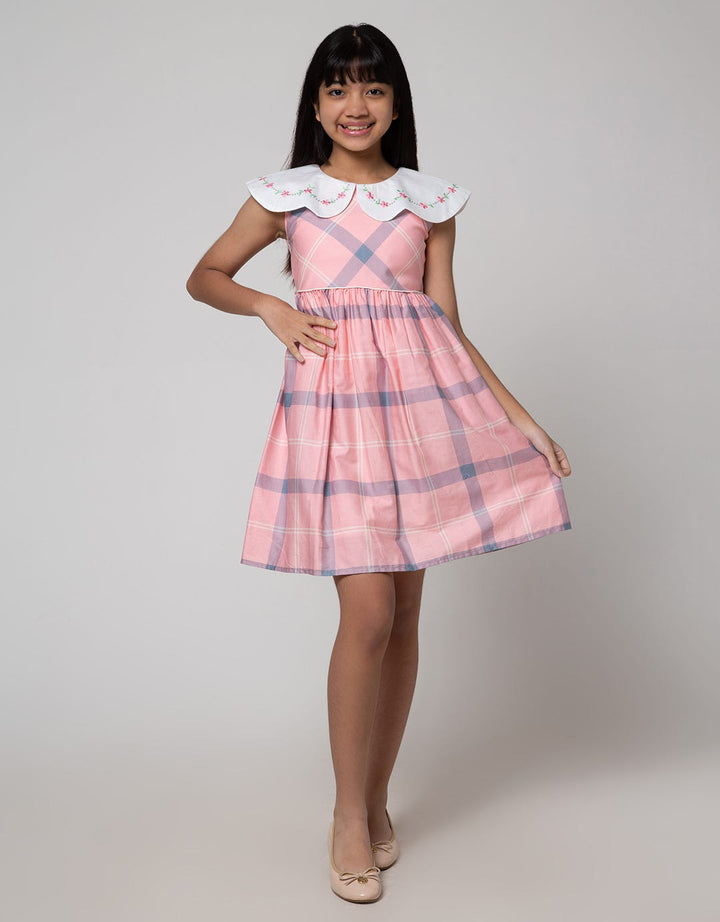 Sweet Miss Sleeveless Midi Dress Kerah Bordir Bahan Kotak
