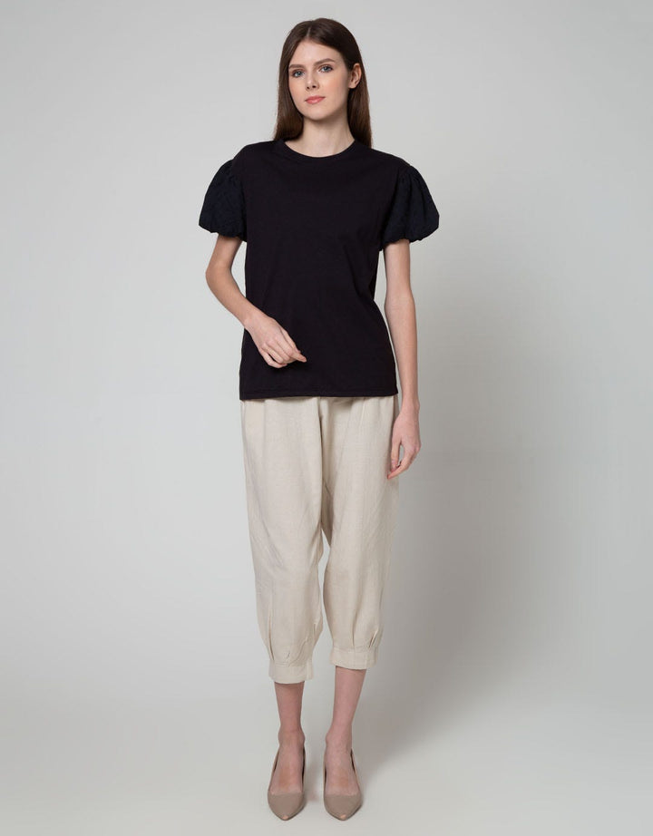 Details Embro Applique Kaos Wanita