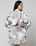 Details Wbstract Over Print Kemeja Wanita