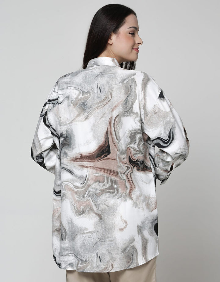 Details Wbstract Over Print Kemeja Wanita