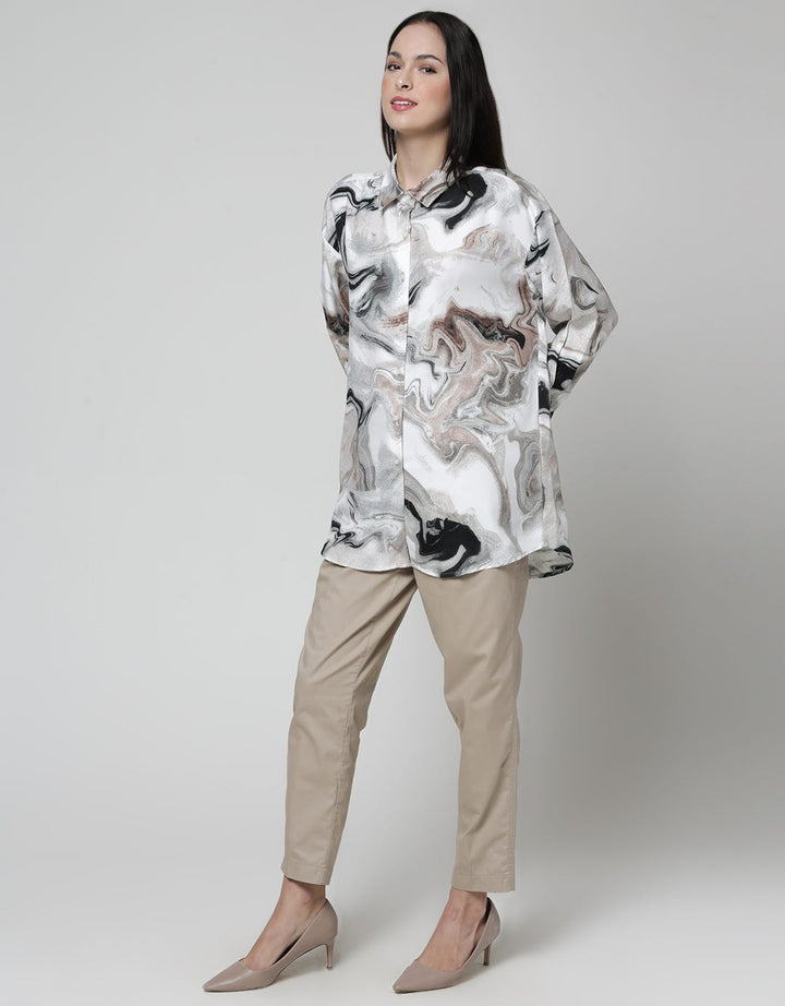 Details Wbstract Over Print Kemeja Wanita