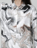 Details Wbstract Over Print Kemeja Wanita
