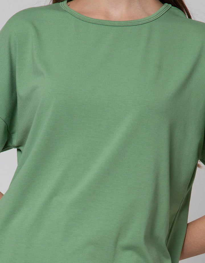 Connexion Boxy Loose Kaos Wanita