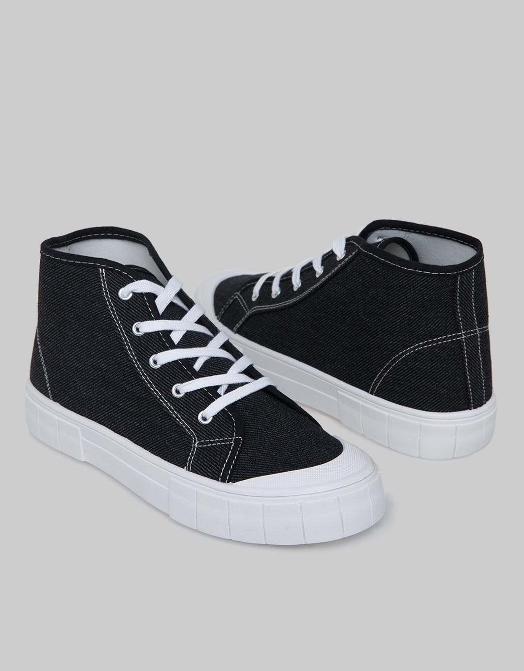 Nevada Classic Solid Sneakers Women