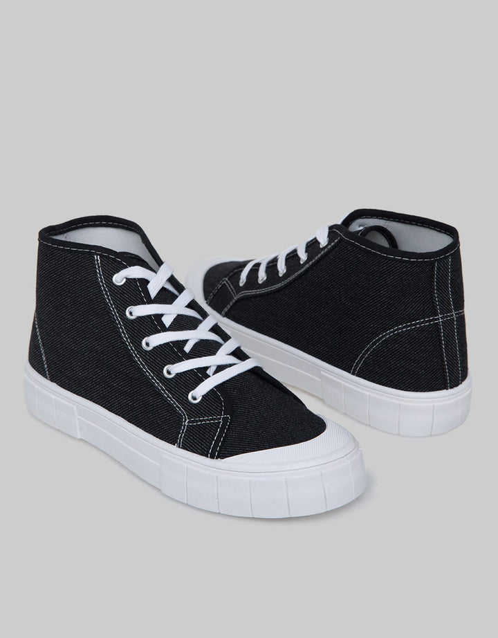 Nevada Classic Solid Sneakers Women
