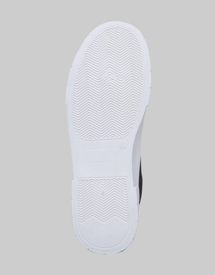 Nevada Classic Solid Sneakers Women