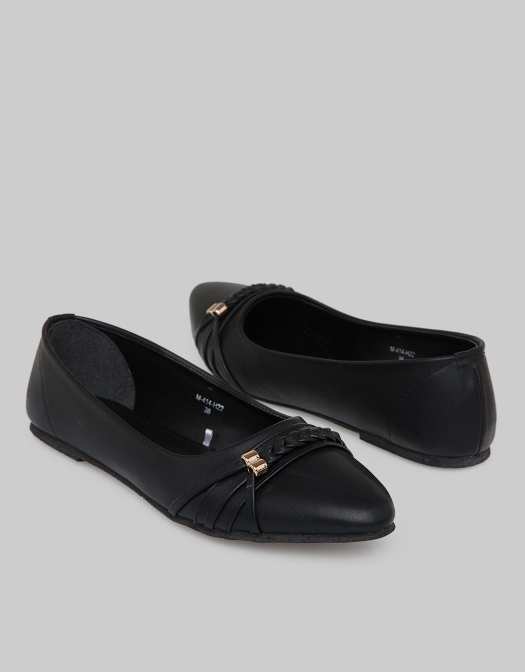 Yongki Komaladi Braid Chain Sepatu Flat Wanita
