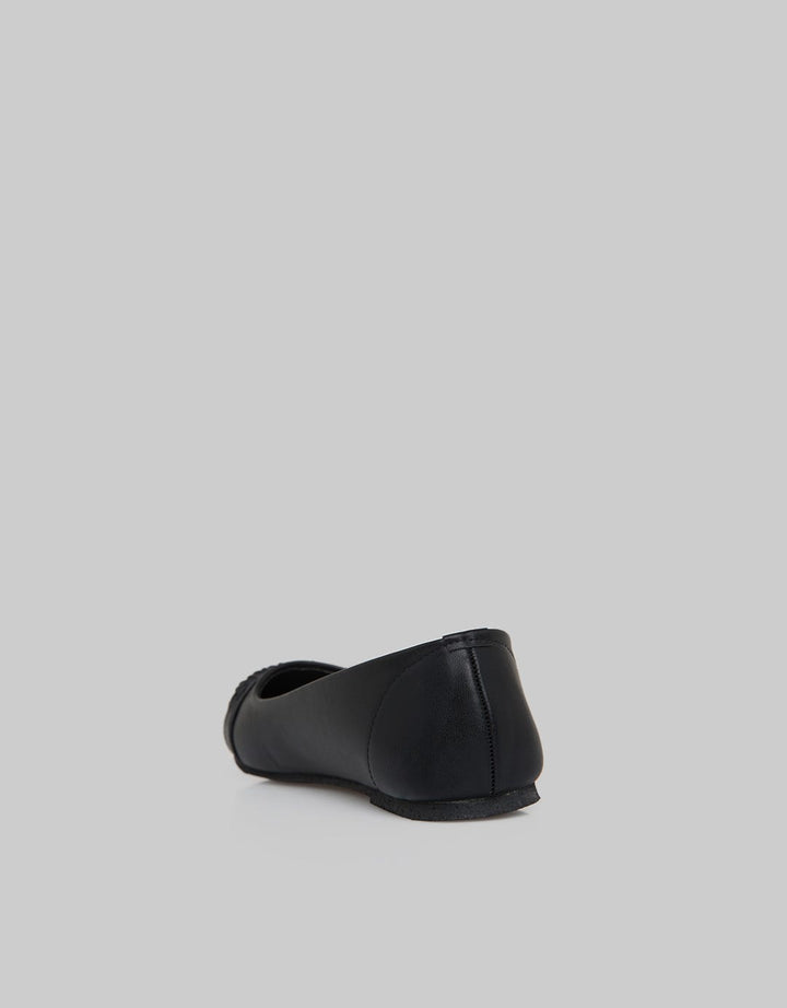 Yongki Komaladi Braid Chain Sepatu Flat Wanita