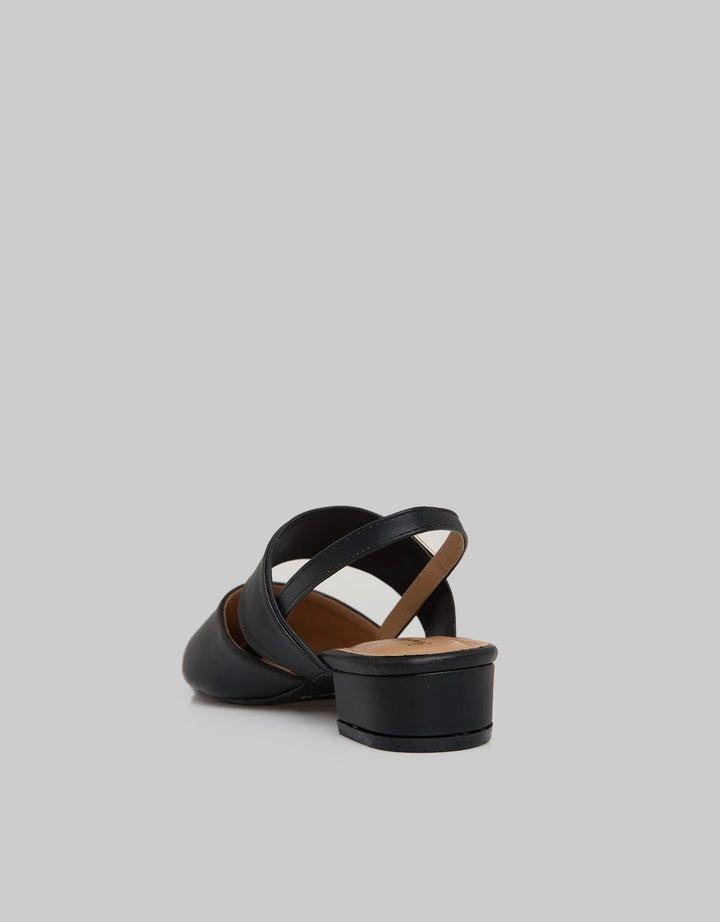Yongki Komaladi Bustong Ol-Zelo Sandal