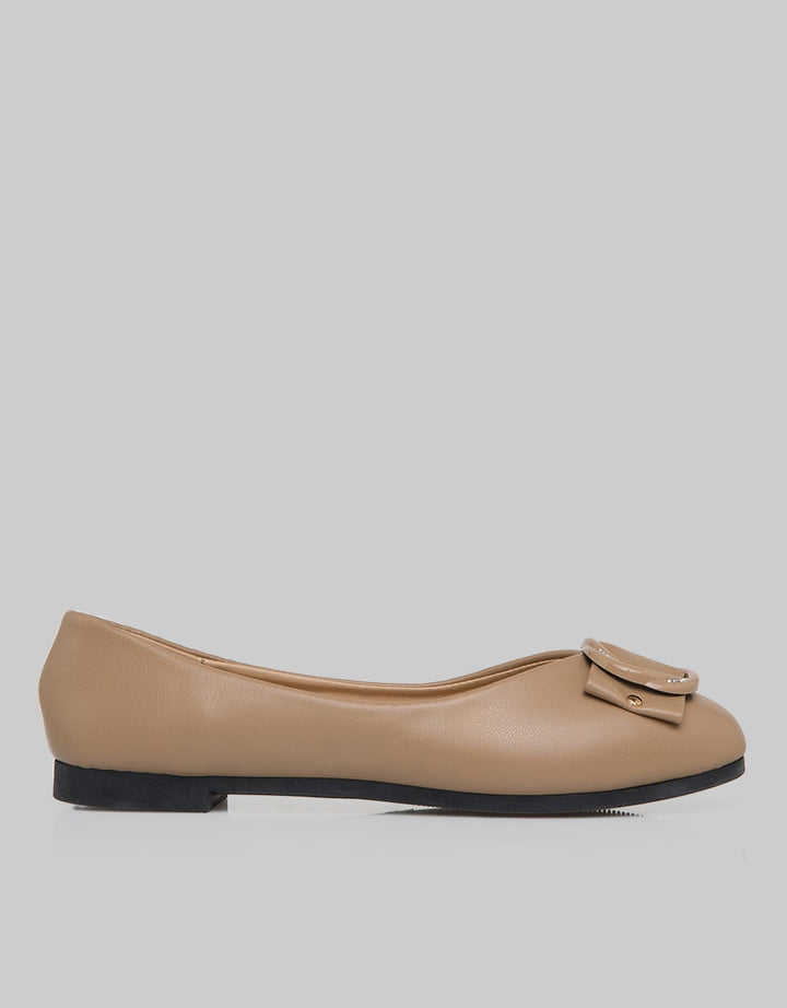 Yongki Komaladi Flat Shoes Round Look