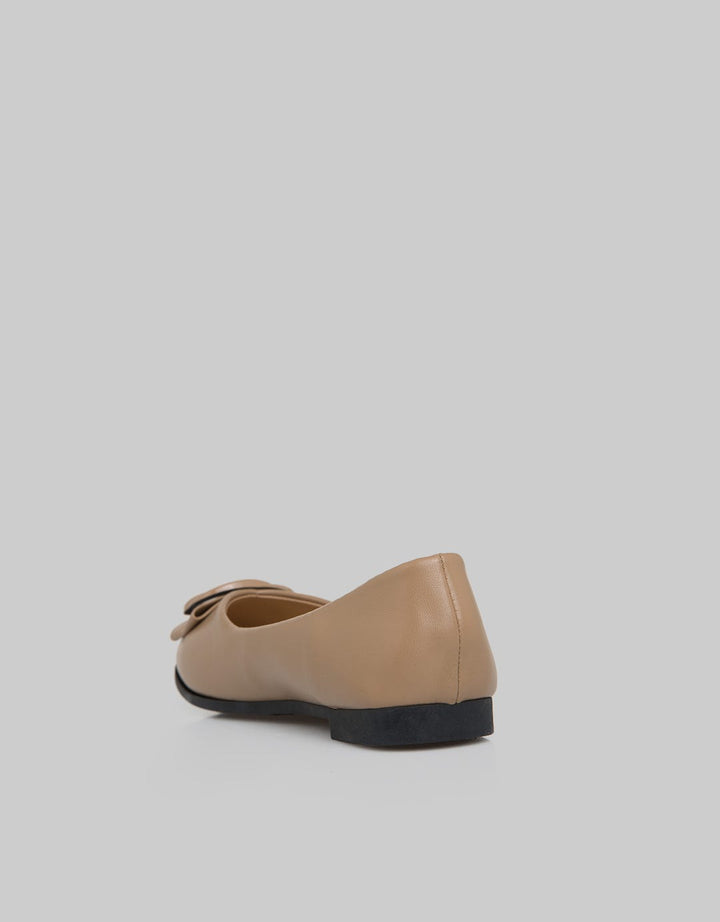 Yongki Komaladi Flat Shoes Round Look