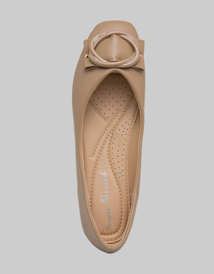 Yongki Komaladi Flat Shoes Round Look
