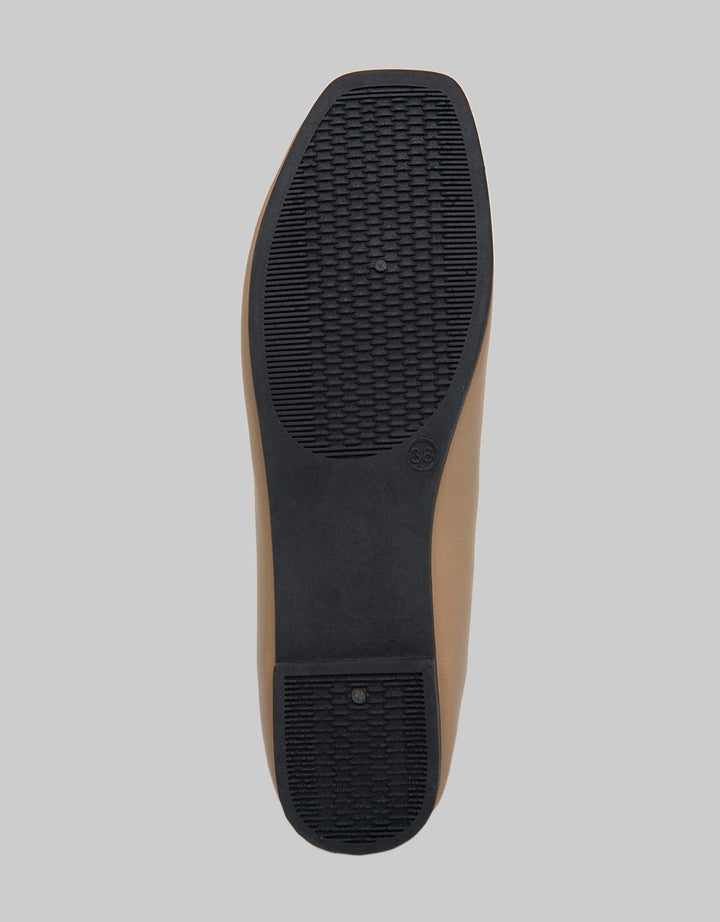 Yongki Komaladi Flat Shoes Round Look
