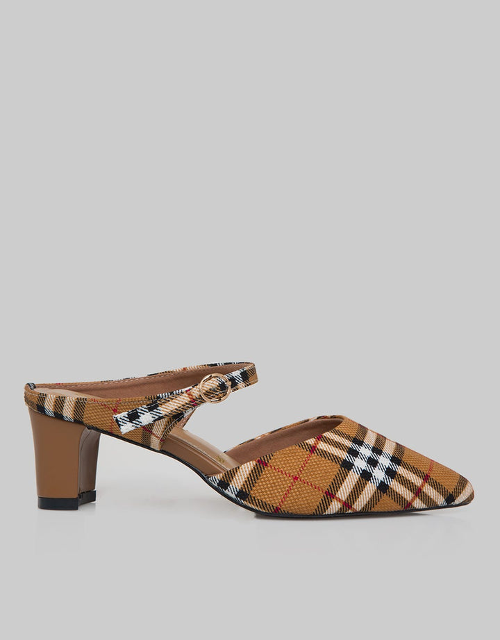 Yongki Komaladi Bustong Sandal