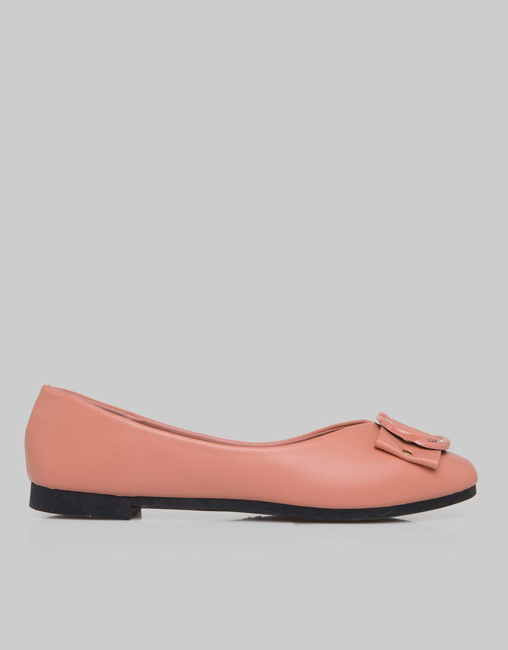 Yongki Komaladi Flat Shoes Round Look