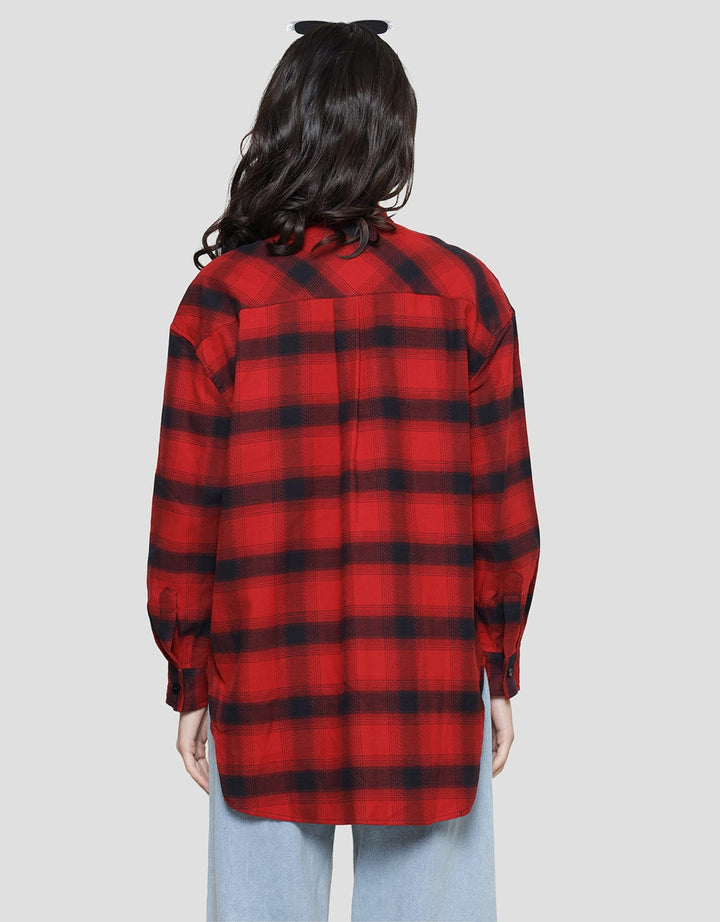 Edition Oversized Plaid Motif Kemeja Asimetris Wanita