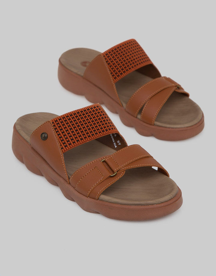 Triset Flat Buckle Sandal Model