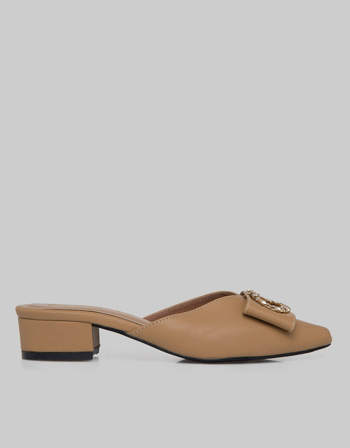 Yongki Komaladi Sepatu Hak Bustong