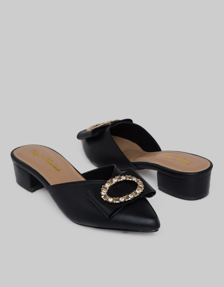 Yongki Komaladi Sepatu Hak Bustong