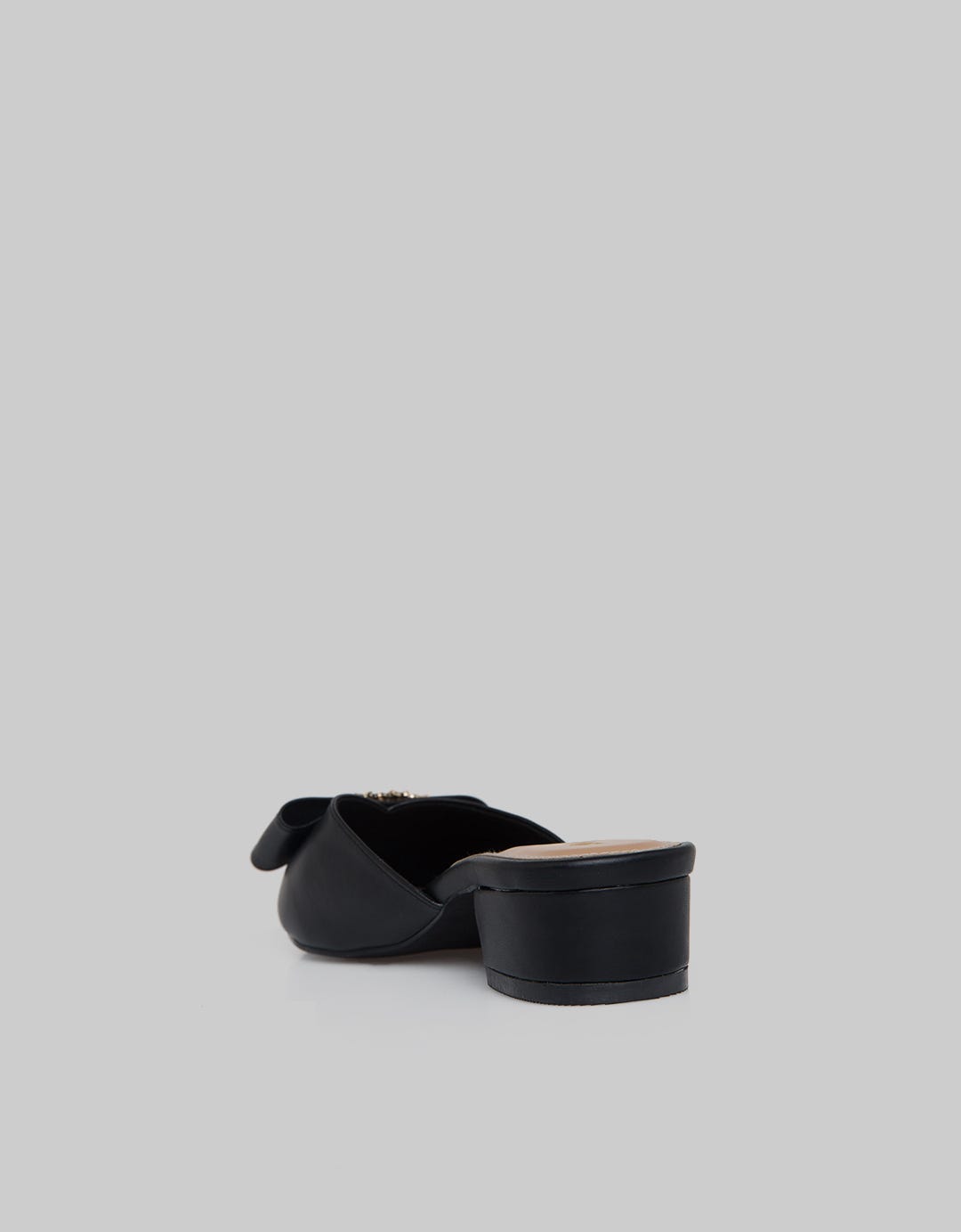 Yongki Komaladi Sepatu Hak Bustong