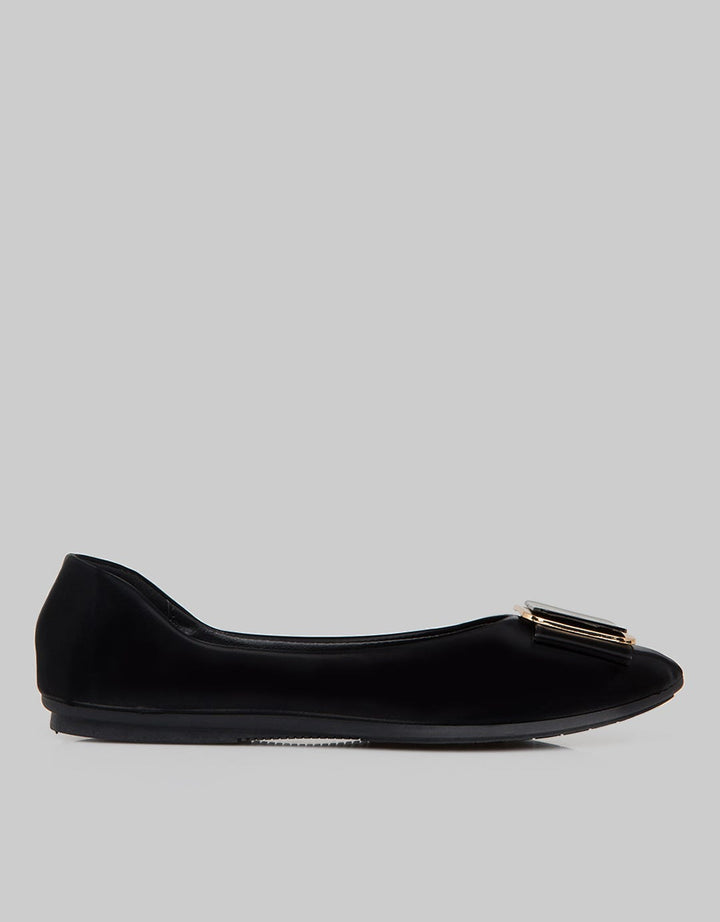 Yongki Komaladi Pointy Look Flat Shoes