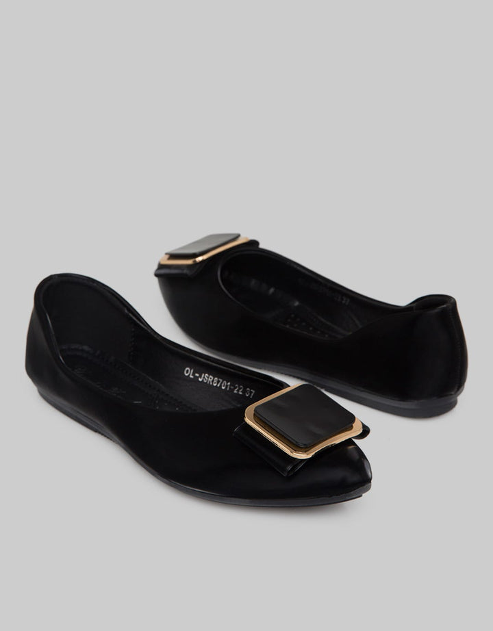 Yongki Komaladi Pointy Look Flat Shoes
