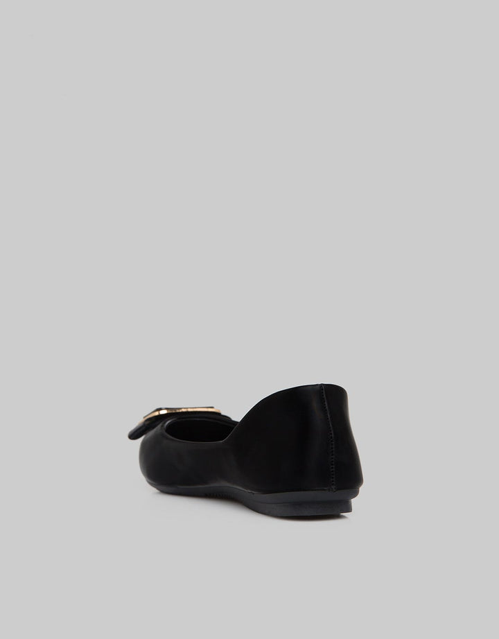 Yongki Komaladi Pointy Look Flat Shoes