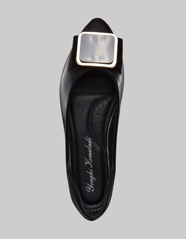 Yongki Komaladi Pointy Look Flat Shoes