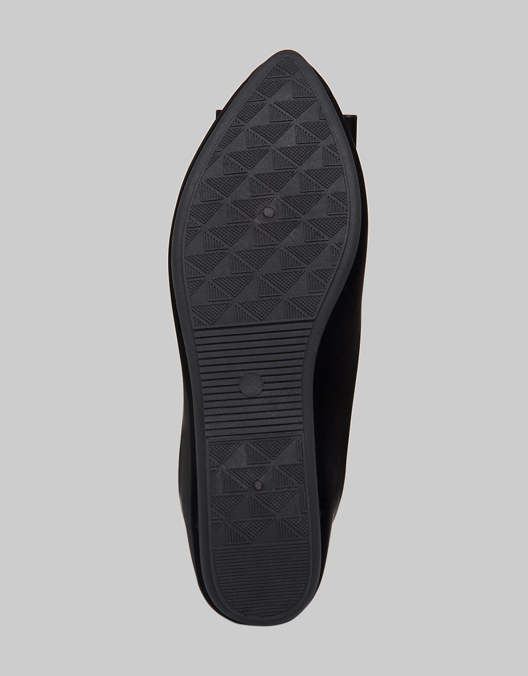 Yongki Komaladi Pointy Look Flat Shoes