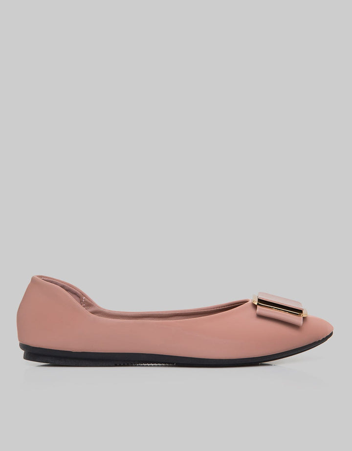 Yongki Komaladi Pointy Look Flat Shoes