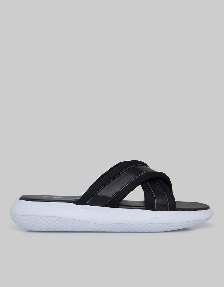 Yongki Komaladi Sandal Fashion Wanita