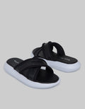 Yongki Komaladi Sandal Fashion Wanita